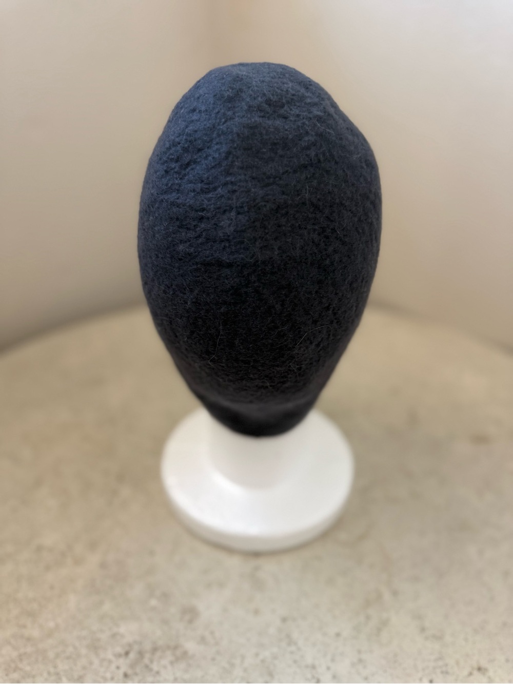 Handmade Dark Gray Wool Cloche Hat with Black Applique - Picture 4 of 4